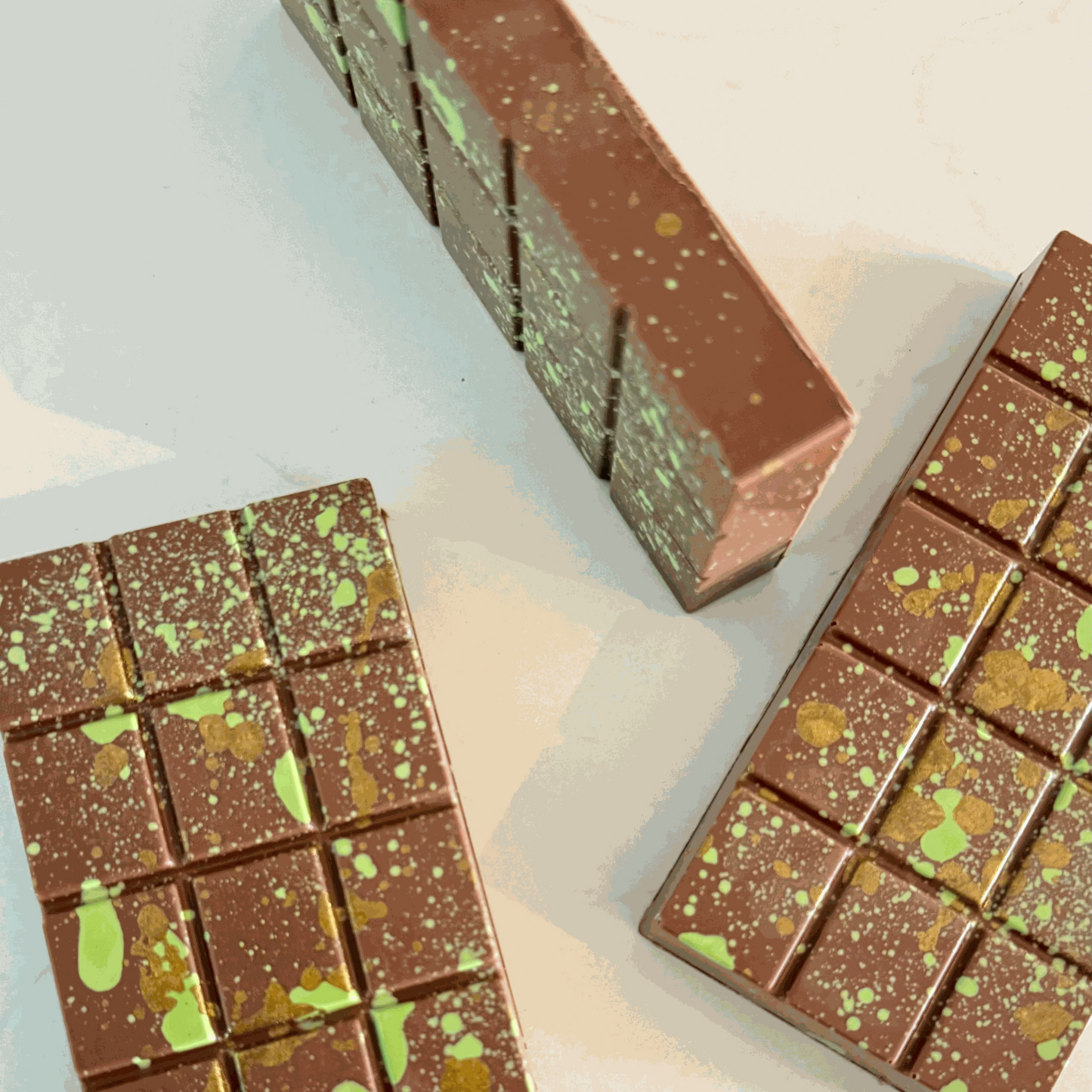 LIMITED COLLECTION Big Bar Milk Chocolate with Pistachio Crunch 260g