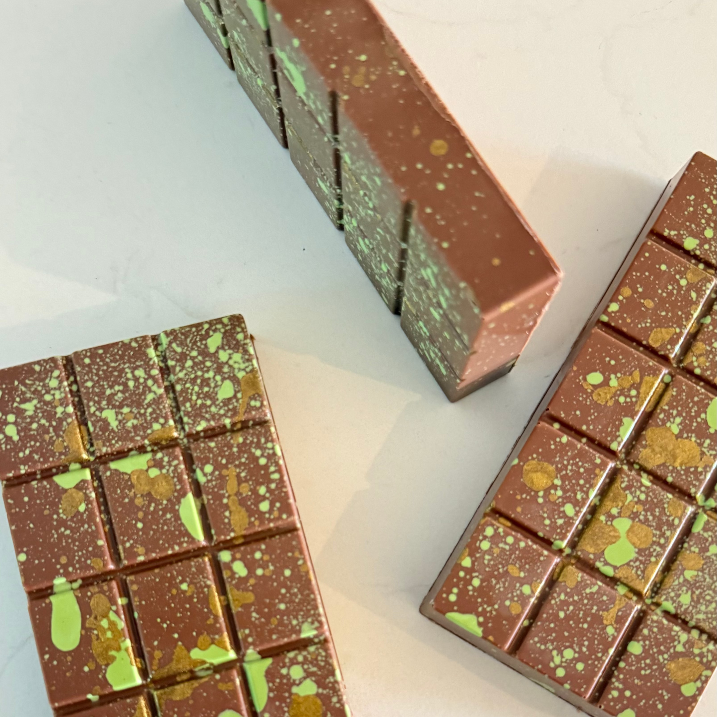 LIMITED COLLECTION Big Bar Milk Chocolate with Pistachio Crunch 260g